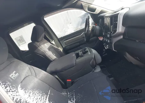 2021 Ram 1500 Big Horn 4X4 6'4 Box z USA, uszkodzony, nr VIN 1C6RRFBG5MN559635